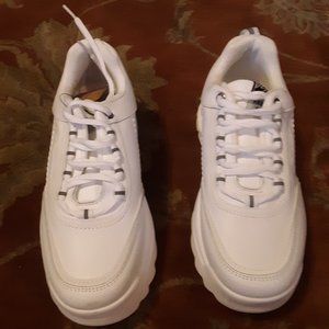 Vepose women's tennis show